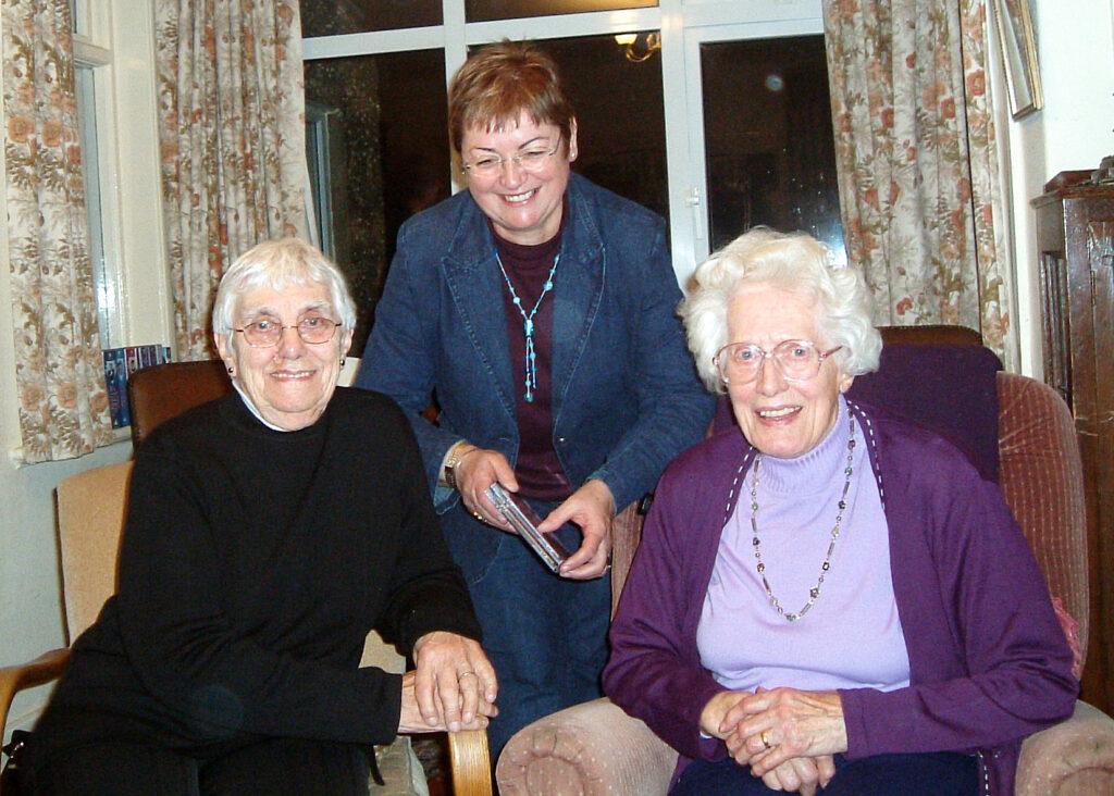 Elizabeth kissack^j edith loane ^0 rosemary wass
